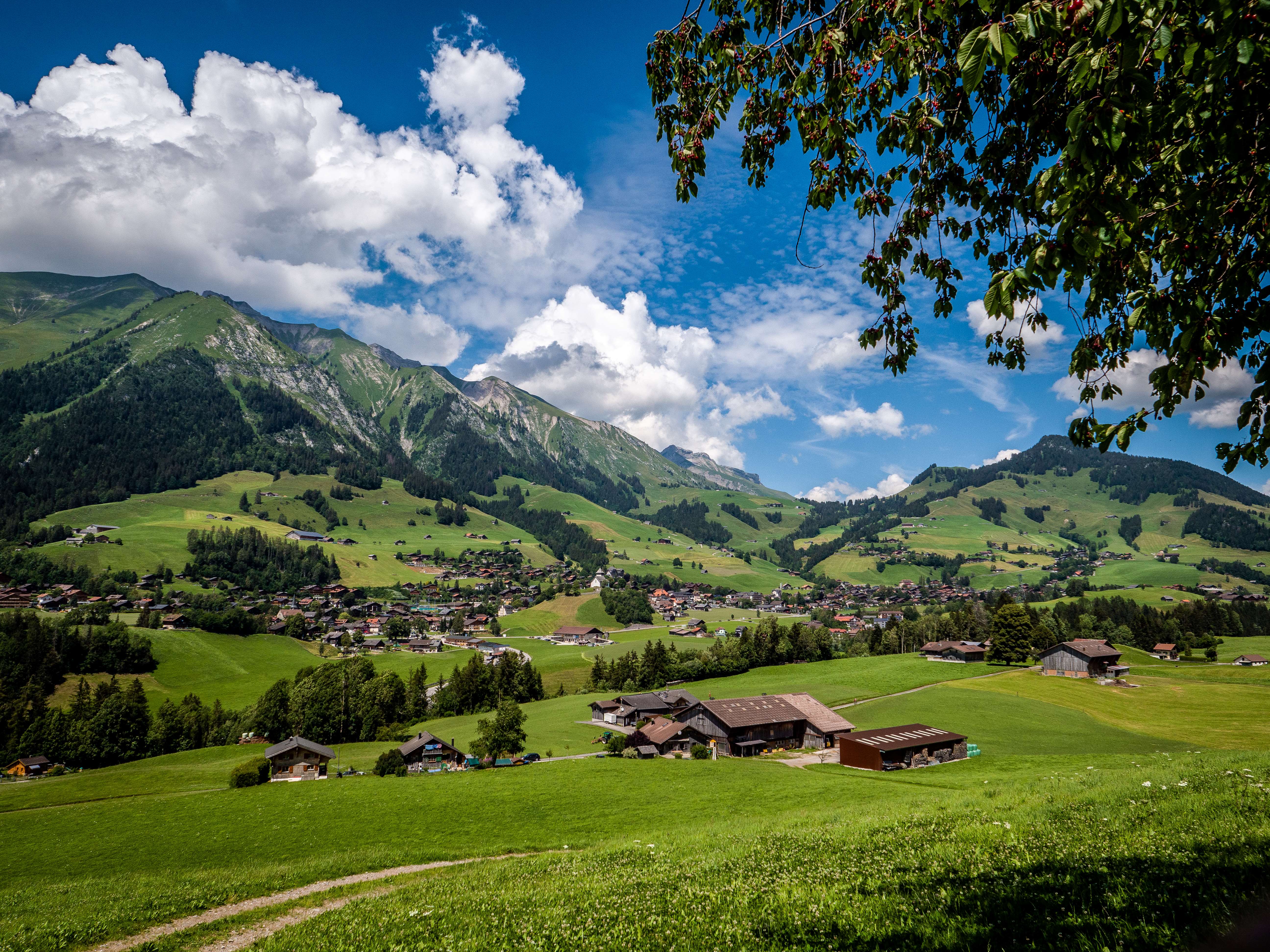 Le Pays d'Enhaut est frappé par une pénurie de logements, les communes lancent un appels aux propriétaires